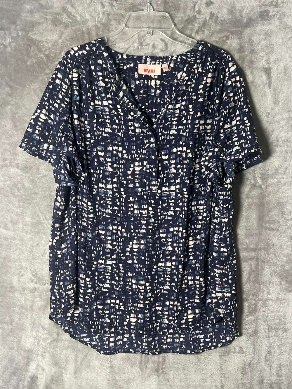 EVRI Navy and White Abstract Short Sleeve Blouse